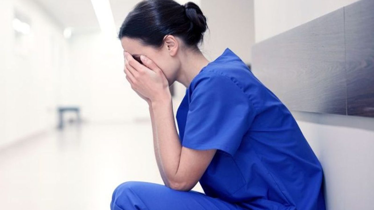 Poor Sleep, Burnout Increase COVID-19 Risk in Health Care Workers