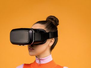 Virtual reality is a potential alternative for pain prevention in bone marrow biopsy, as it is well-tolerated and associated with high patient and healthcare provider satisfaction.