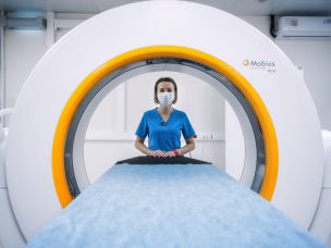 The results of an MRI-based study show that patients with squamous cell cervical cancer with unclear tumor borders have a worse prognosis, lymph node metastases, and distant recurrence.